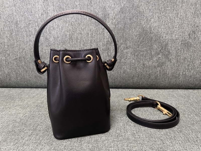 Va1e*ntin0 bucket bag